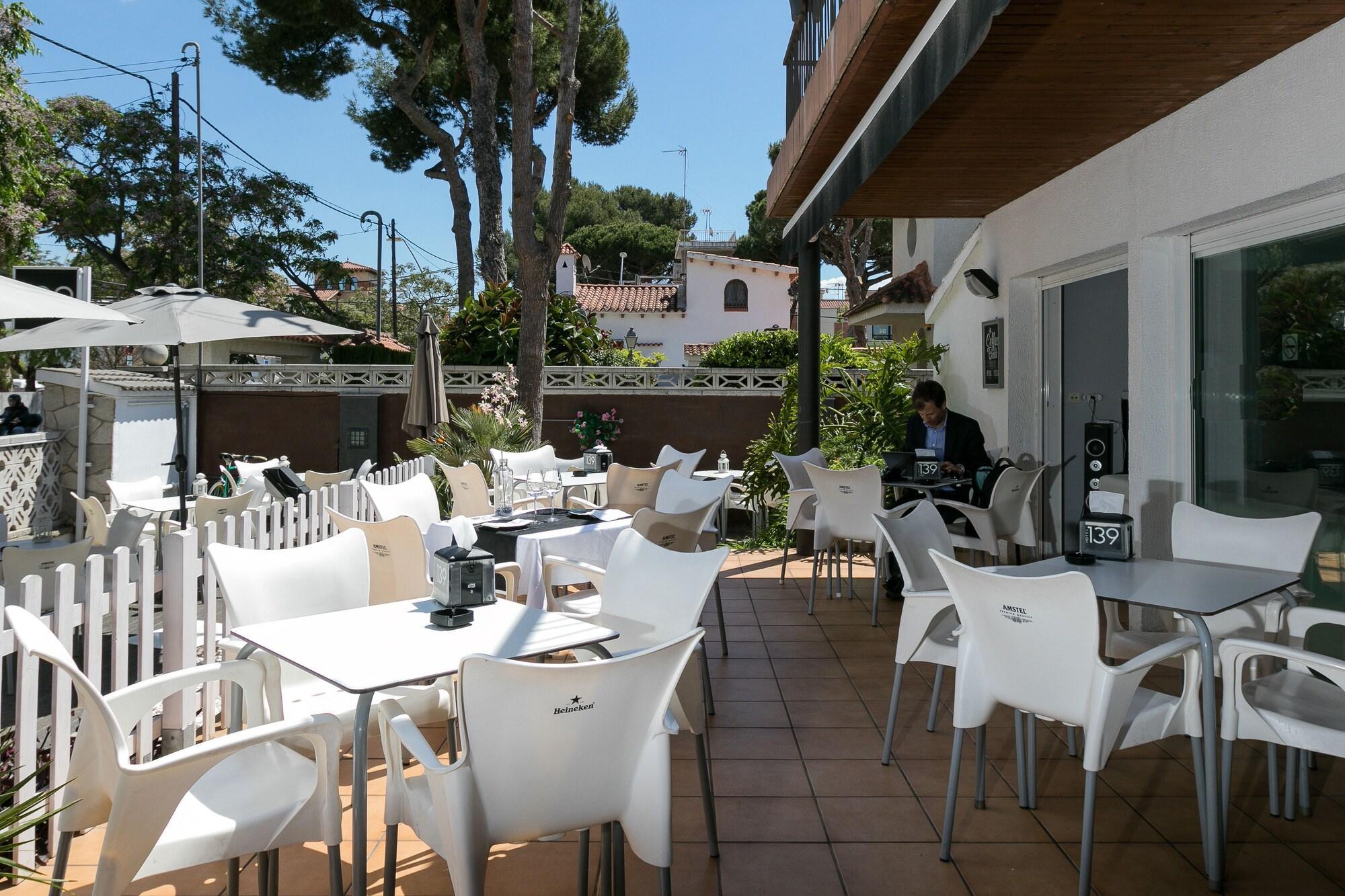 Hotel 139 Castelldefels Dış mekan fotoğraf
