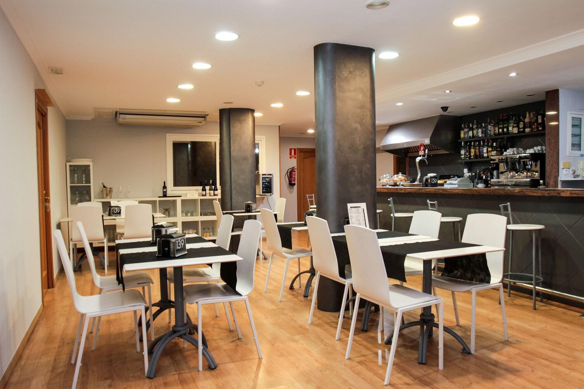 Hotel 139 Castelldefels Dış mekan fotoğraf