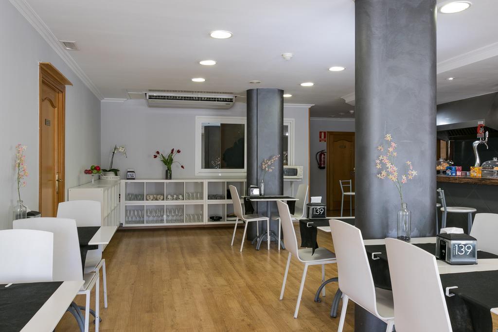 Hotel 139 Castelldefels Dış mekan fotoğraf